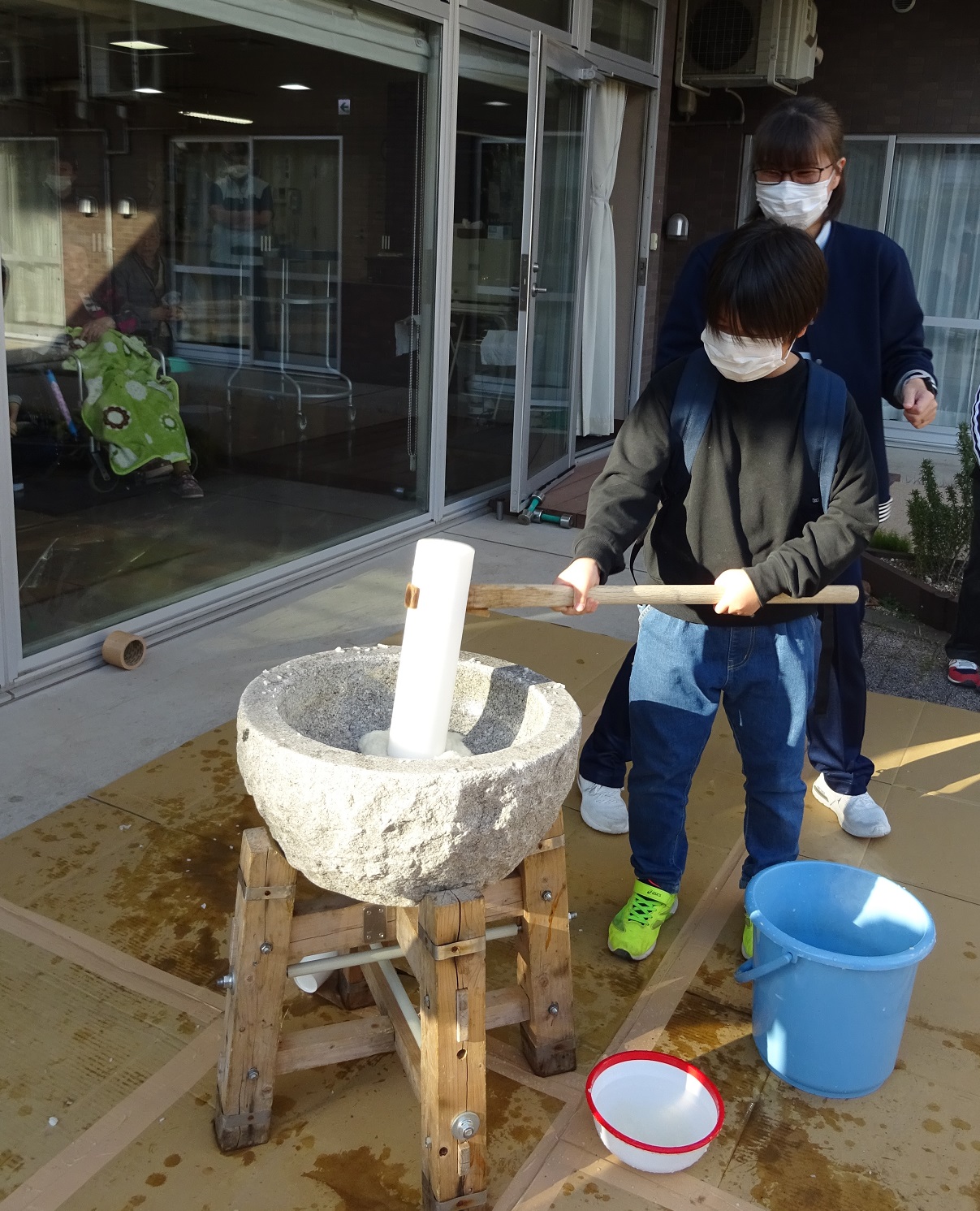 お餅つき