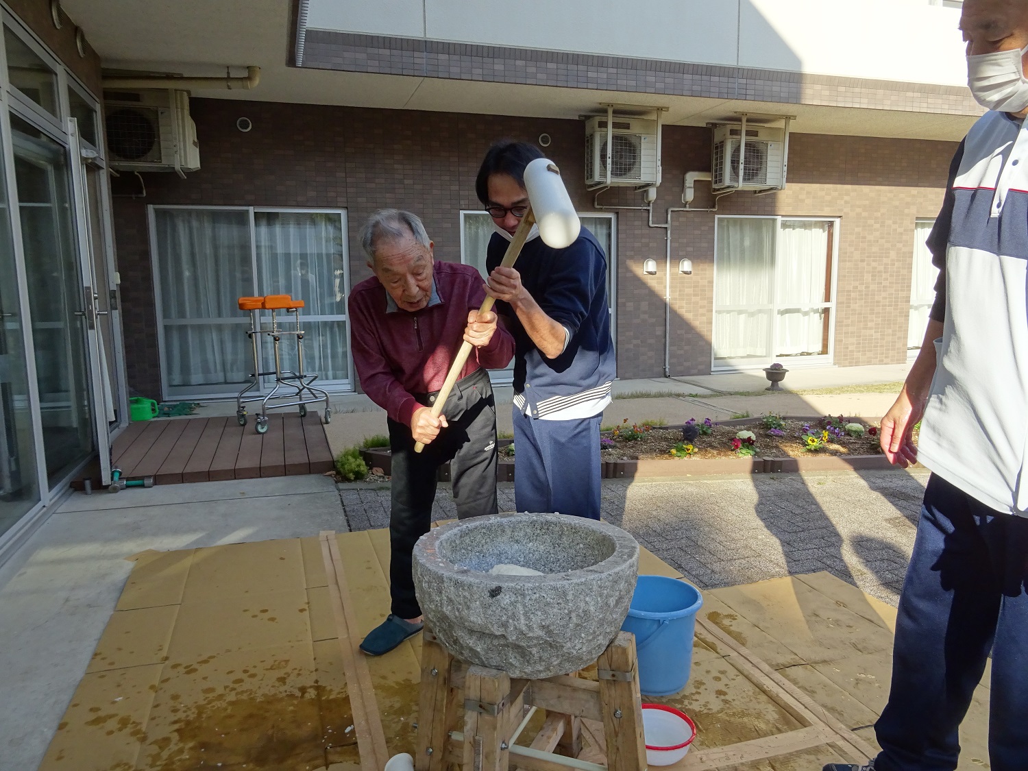 お餅つき