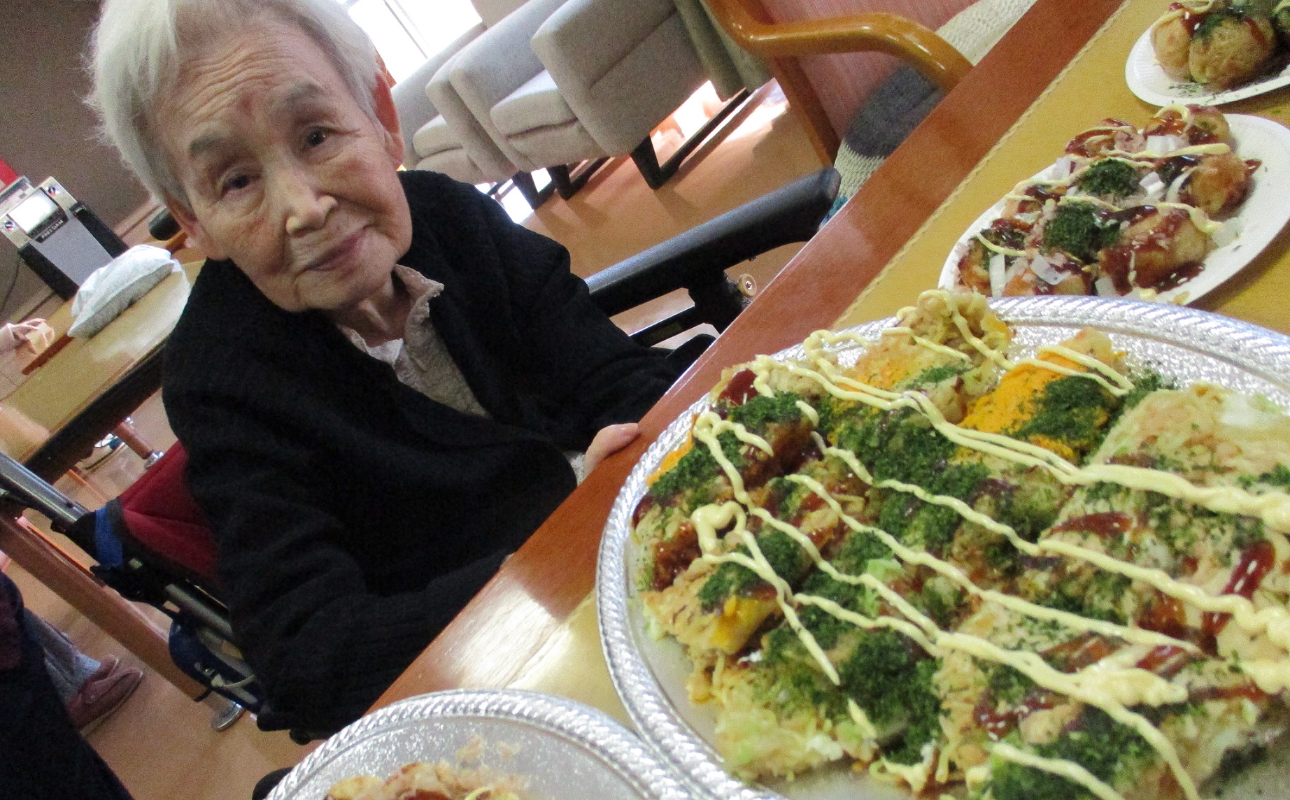 ご入居者の日常～お好み焼きを焼こう～