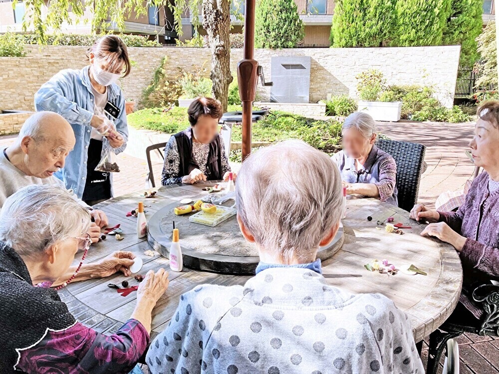 10月「園芸療法レクリエーション」1階フロア