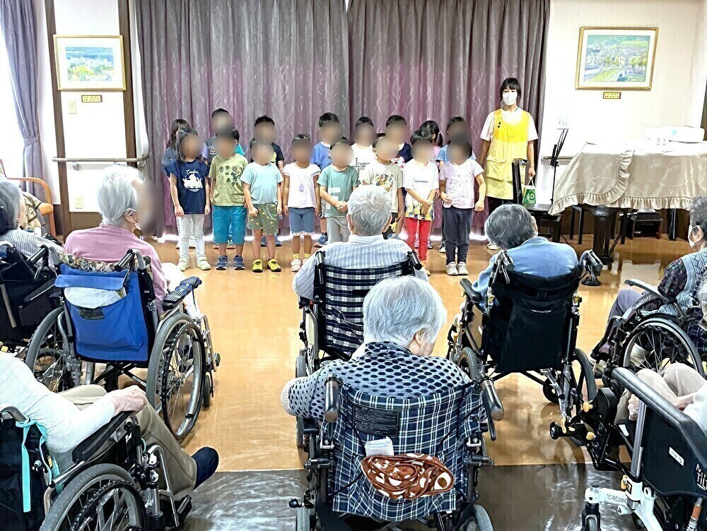 敬老会 保育園児によるお祝い