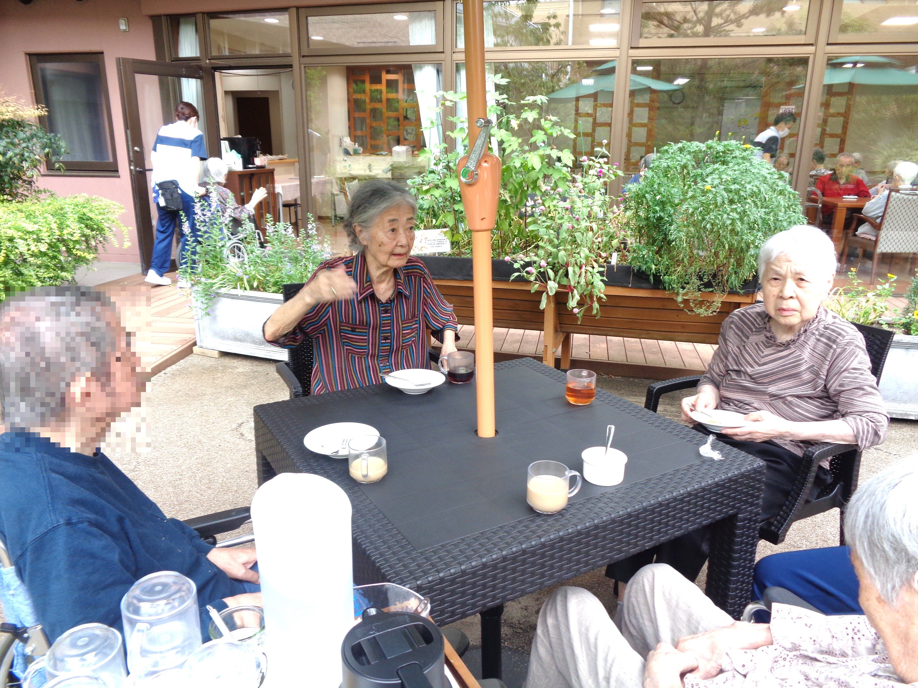 中庭カフェ