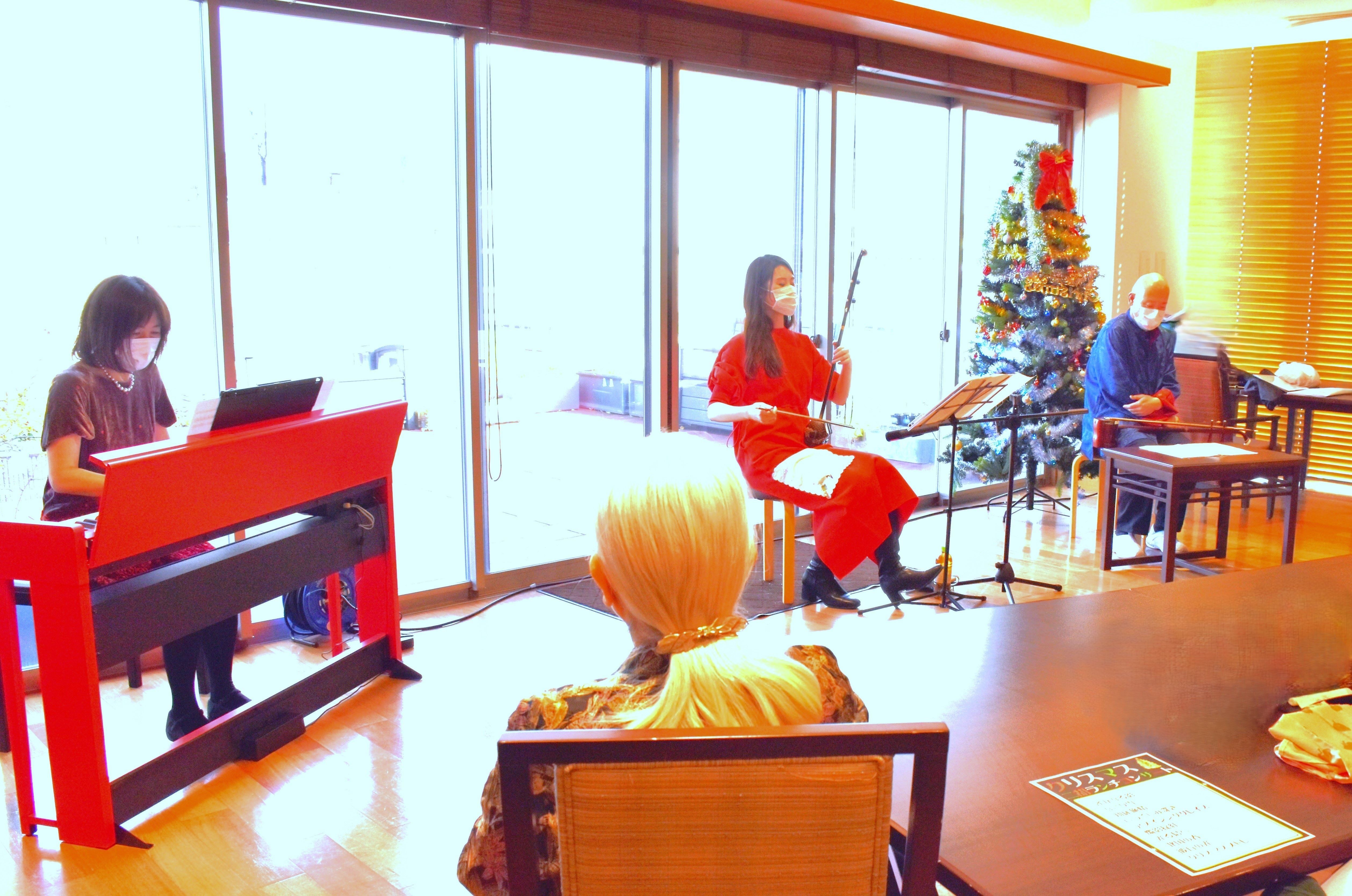 クリスマスランチタイム二胡コンサート