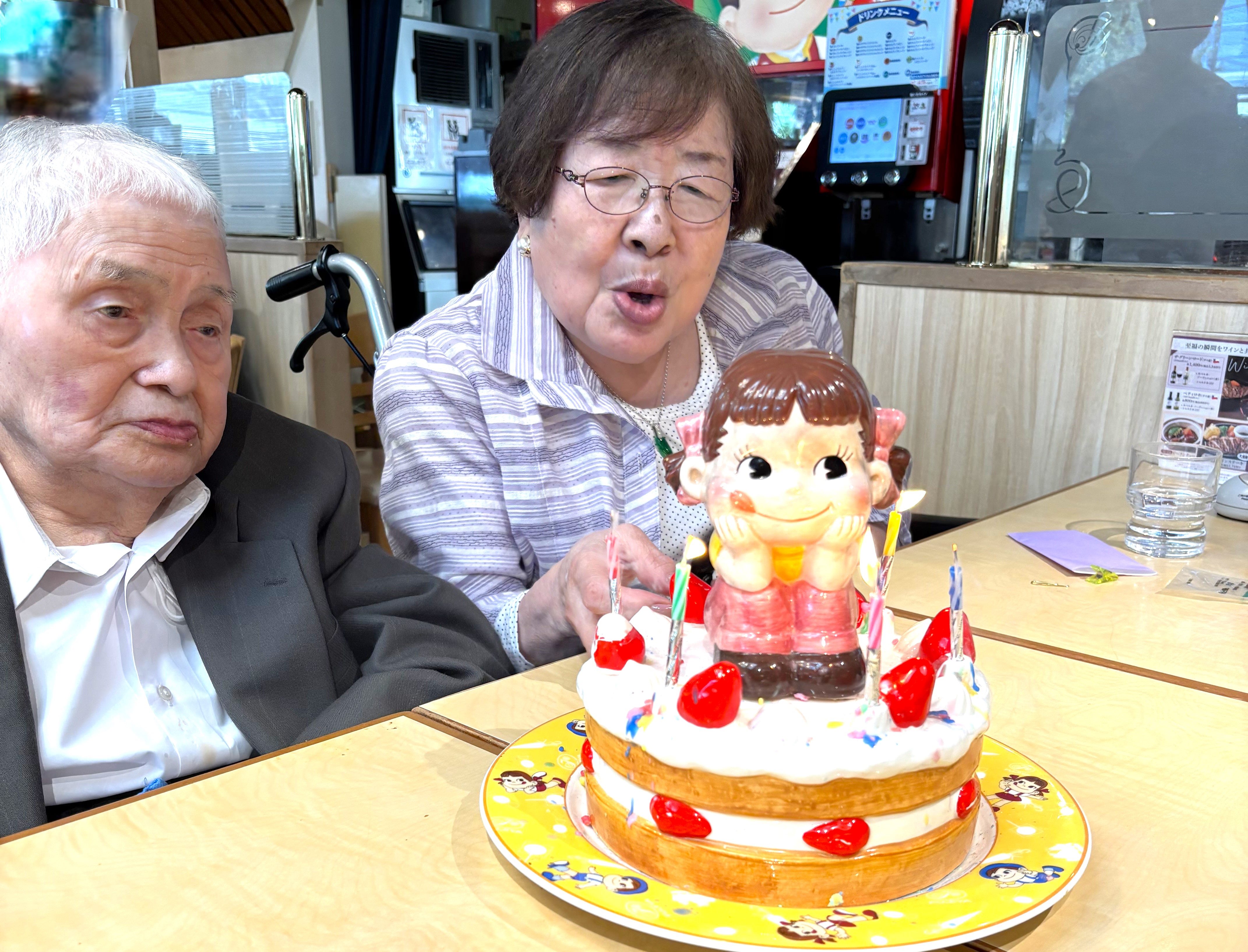 ご家族揃ってのご夫婦のお誕生日会