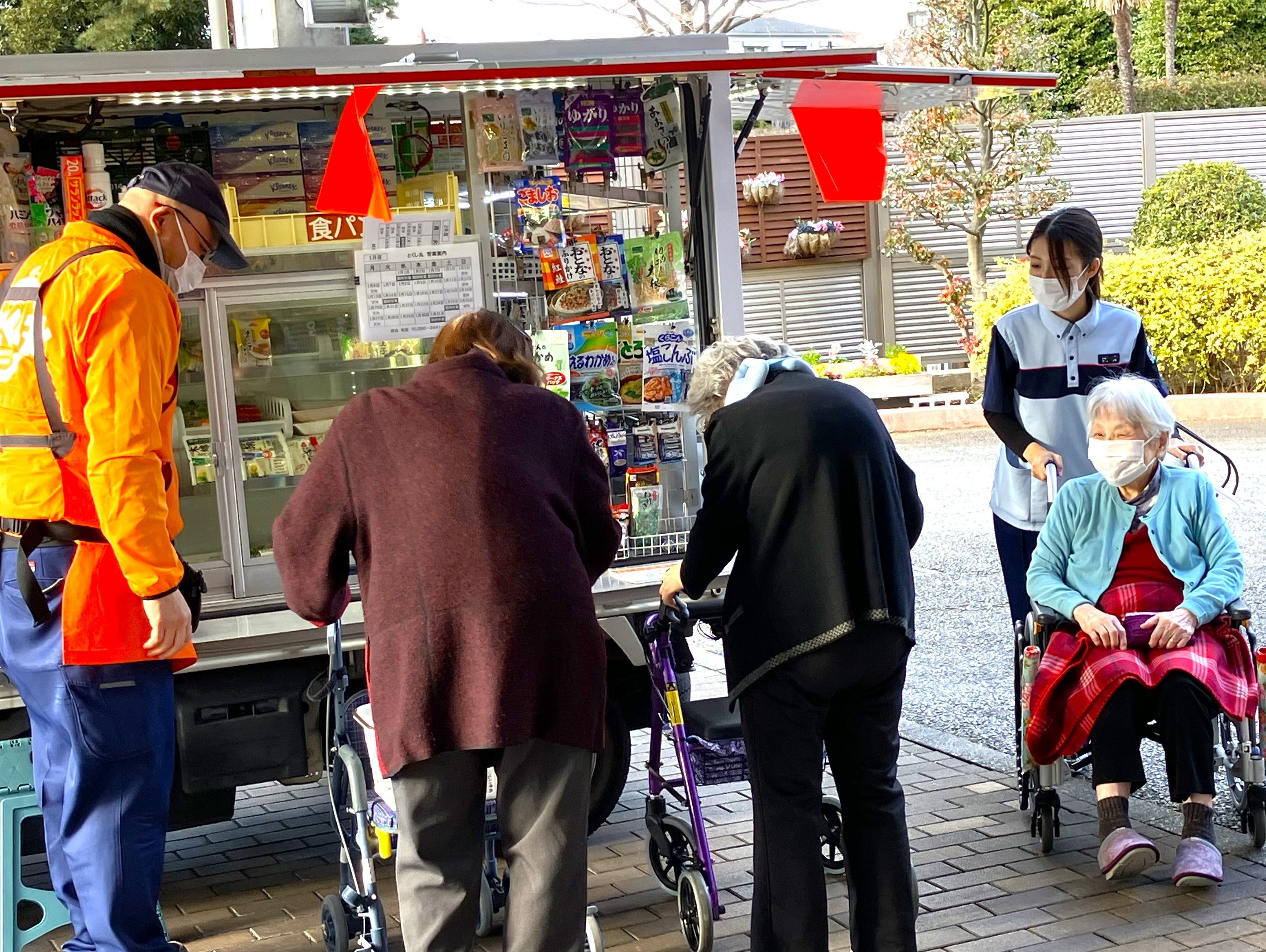 移動スーパー「とくし丸」