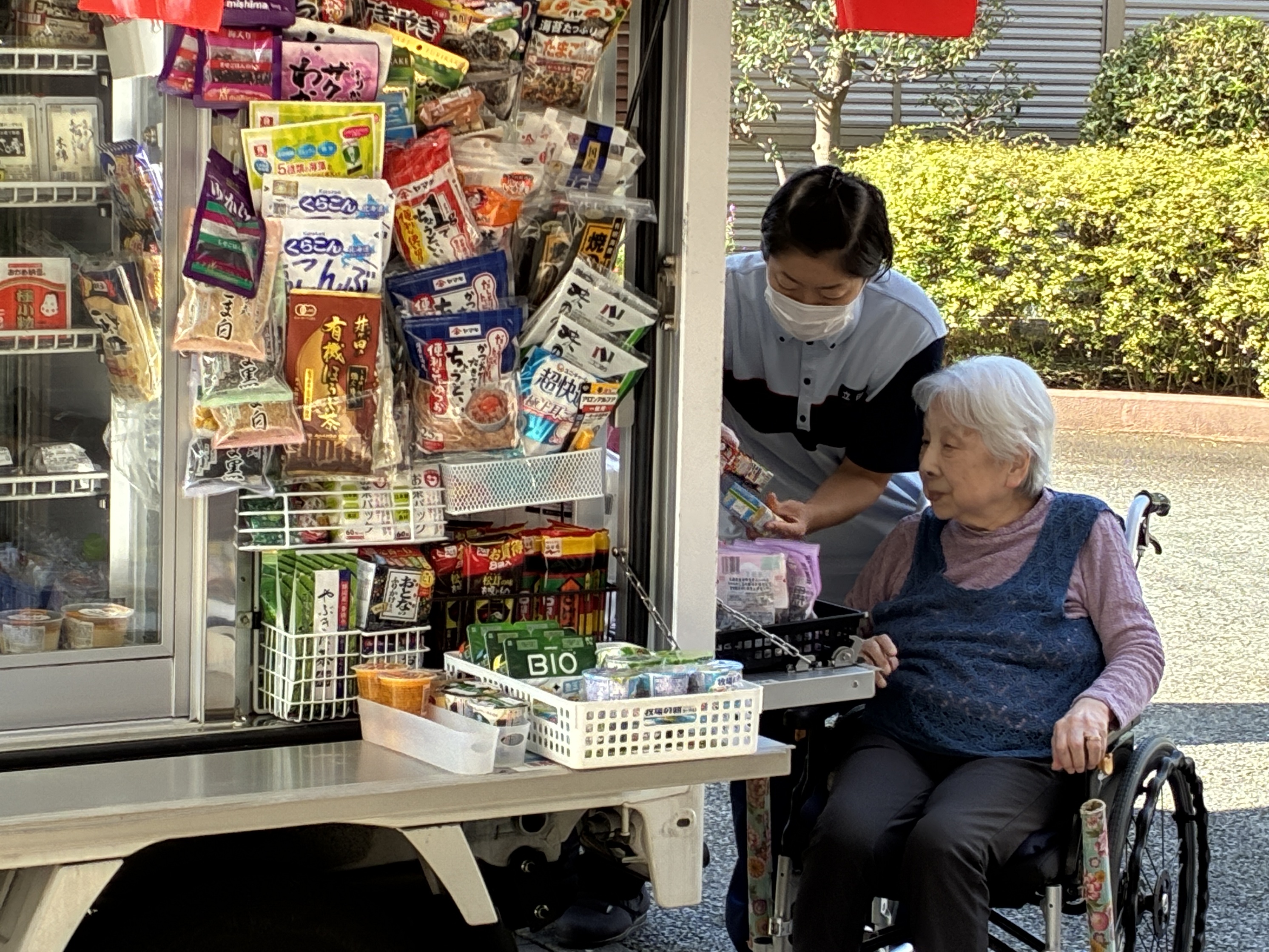 移動スーパー「とくし丸」