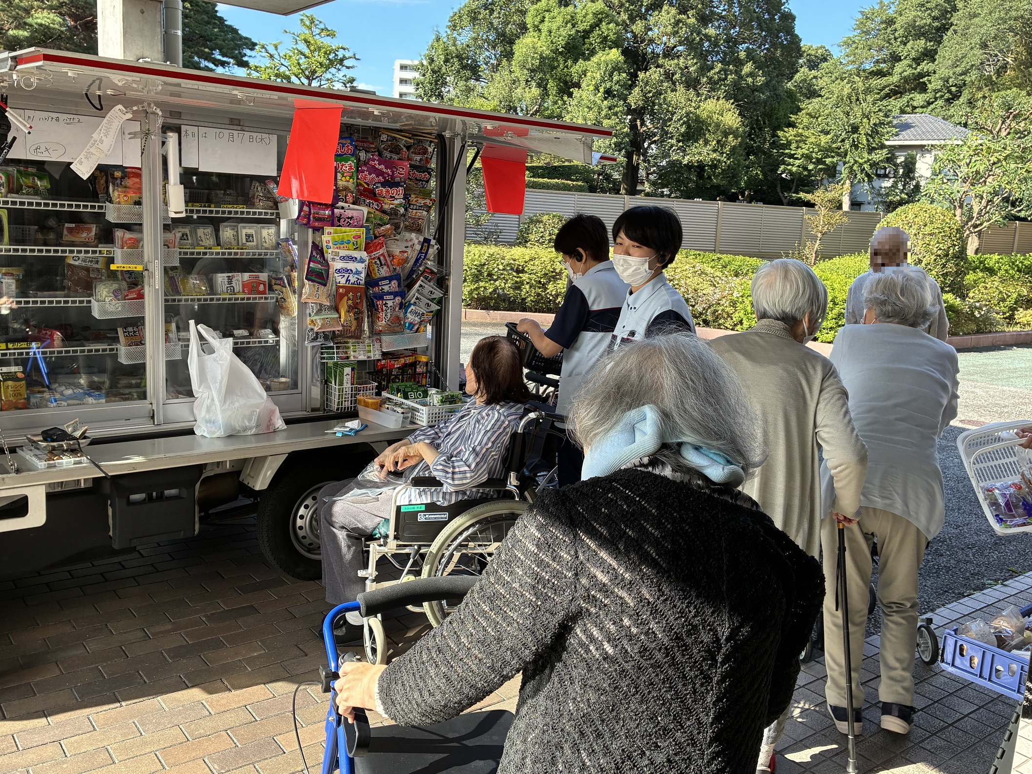 移動スーパー「とくし丸」