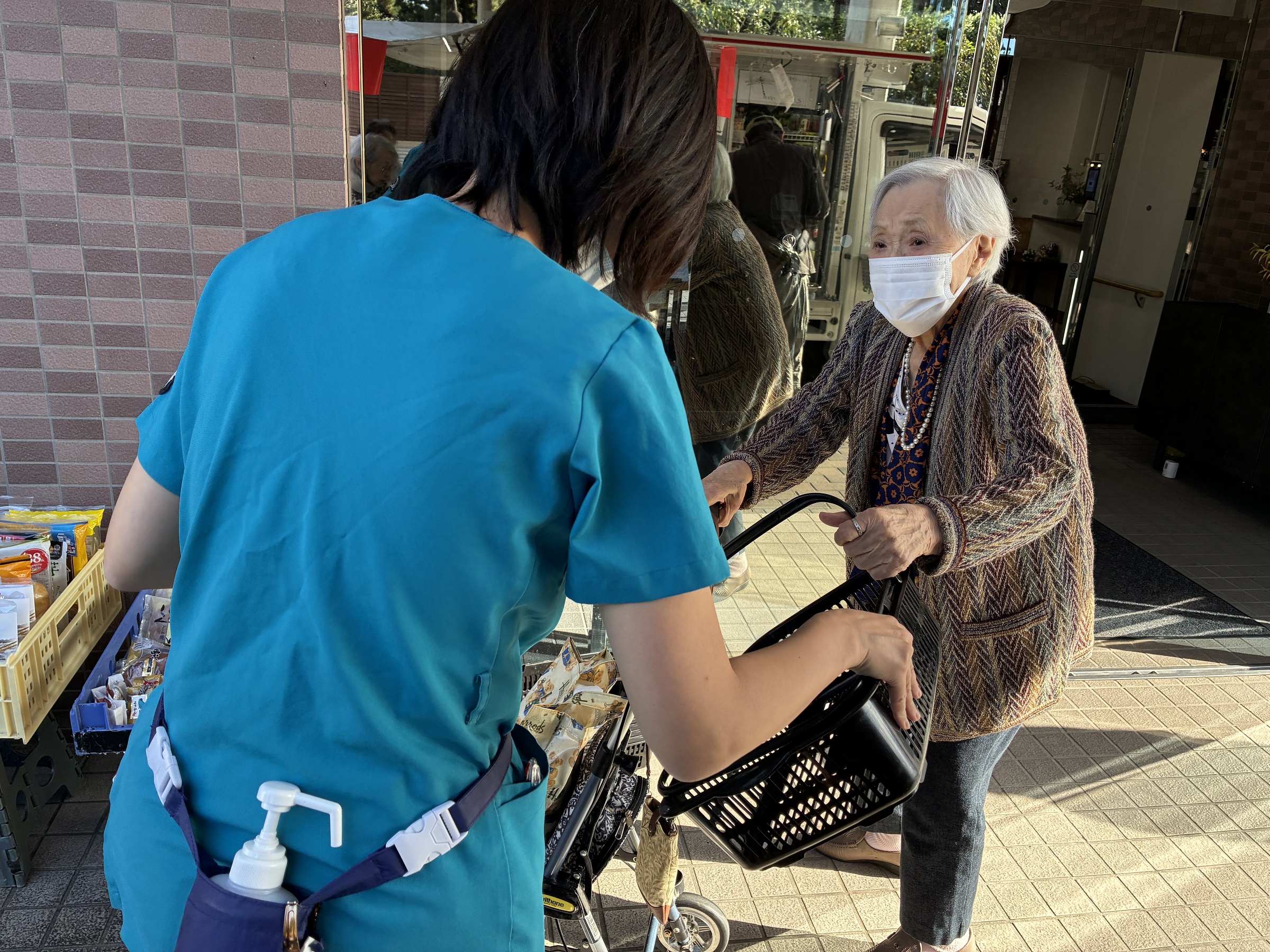 移動スーパー「とくし丸」