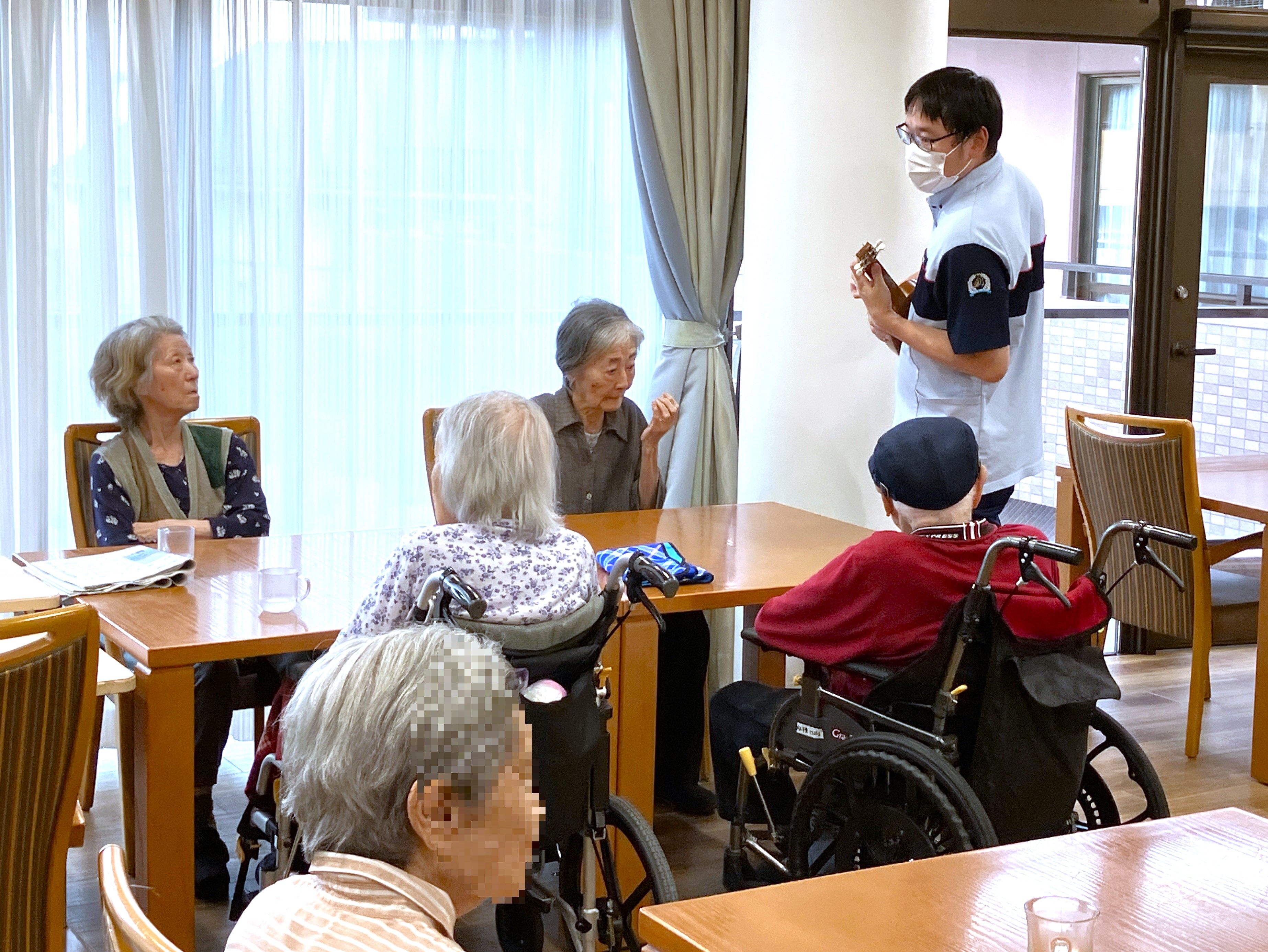 スタッフによるミニ演奏会