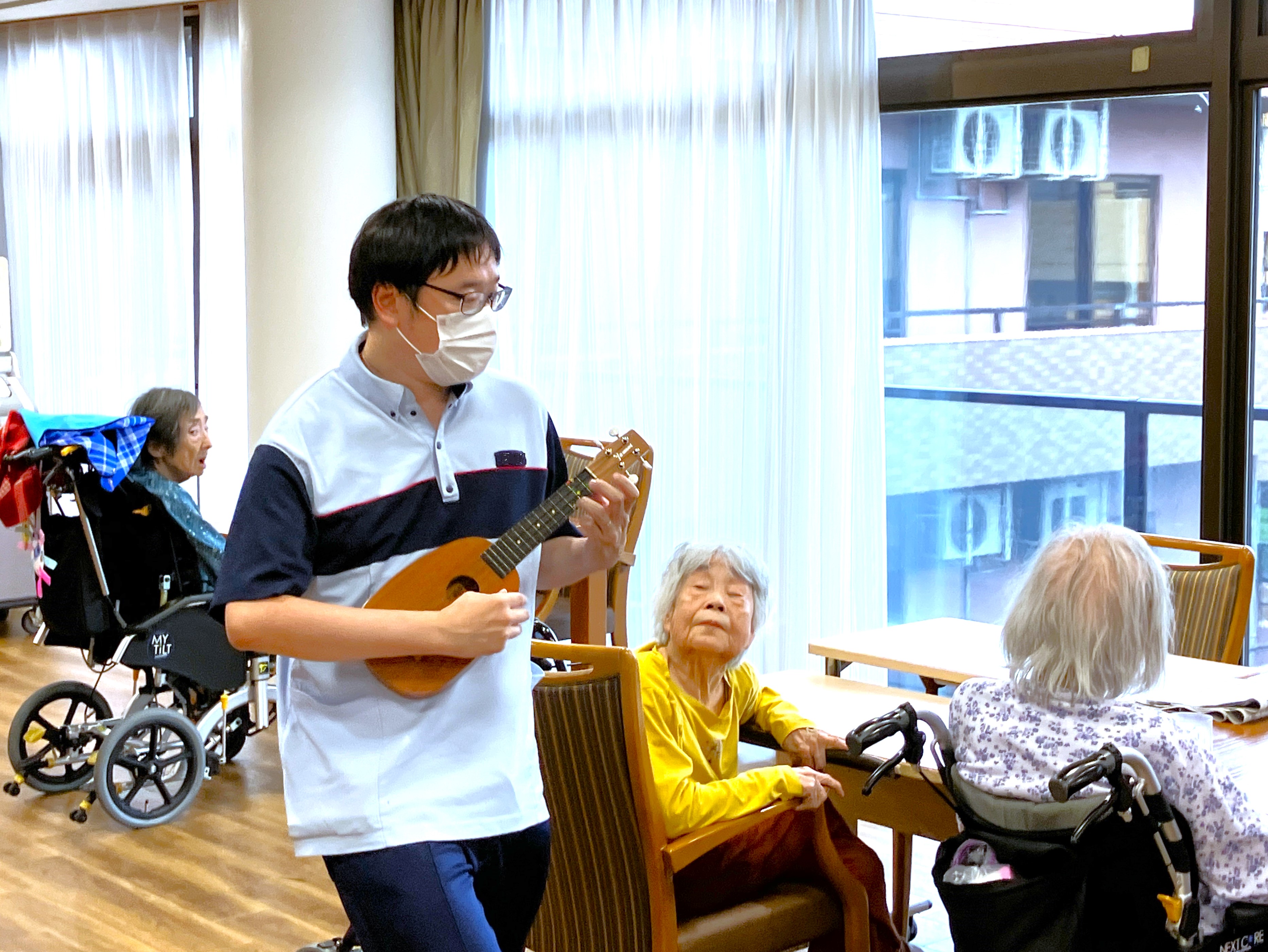 スタッフによるミニ演奏会