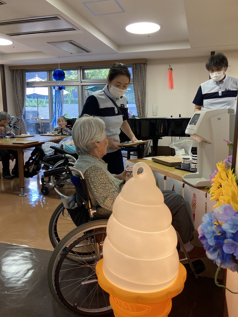 アイスクリームを食べて夏を乗り切ろう