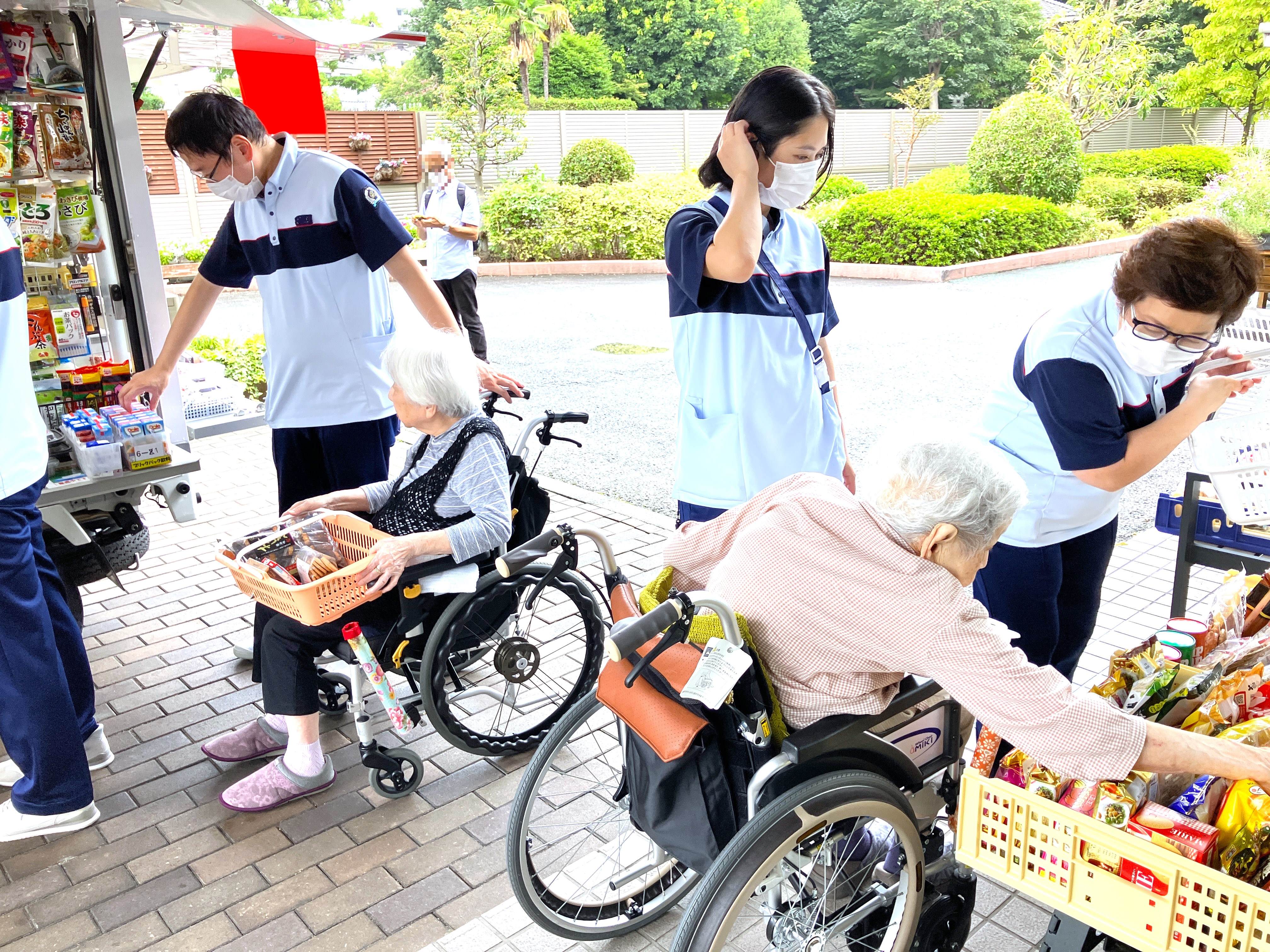 移動スーパー「とくし丸」