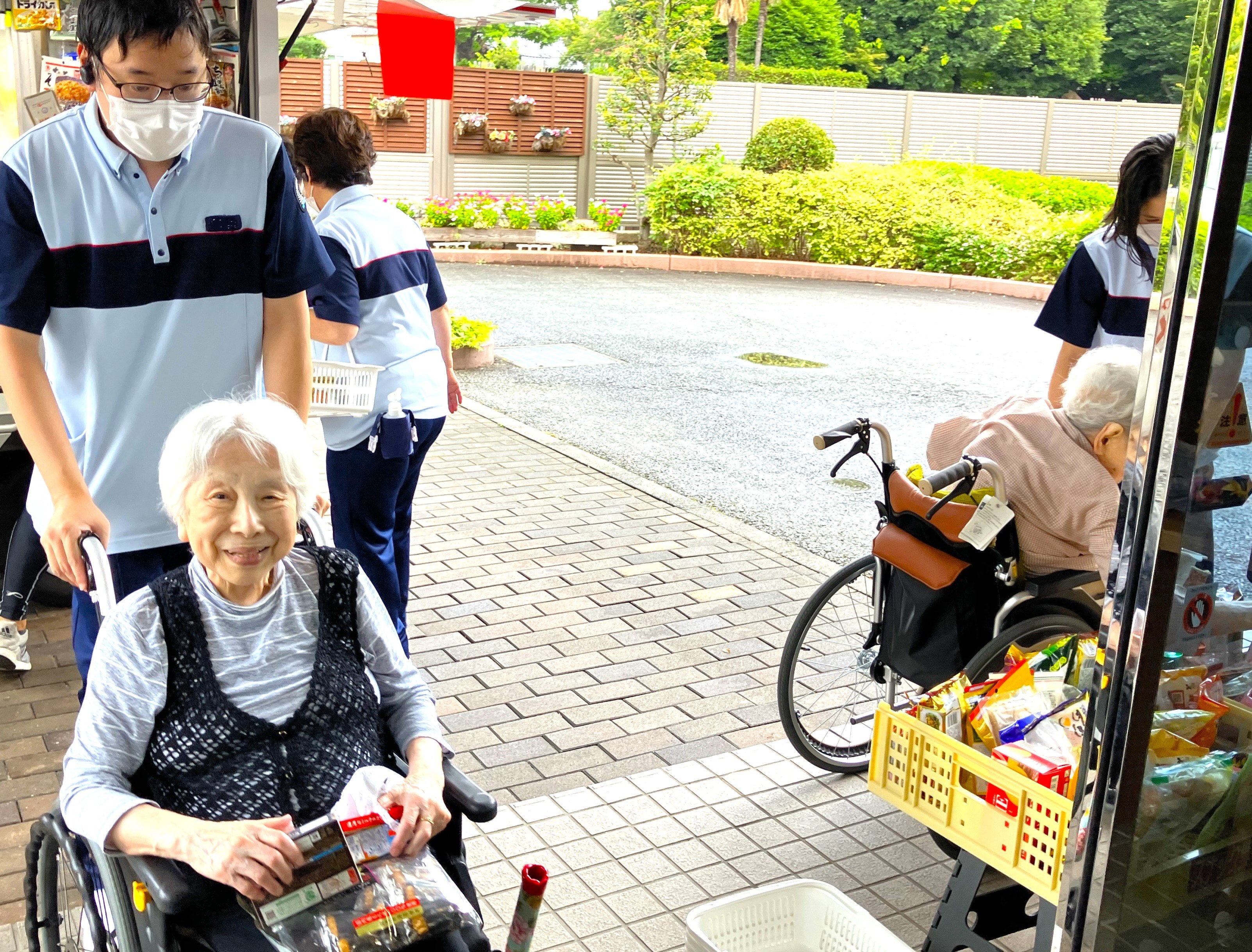 移動スーパー「とくし丸」