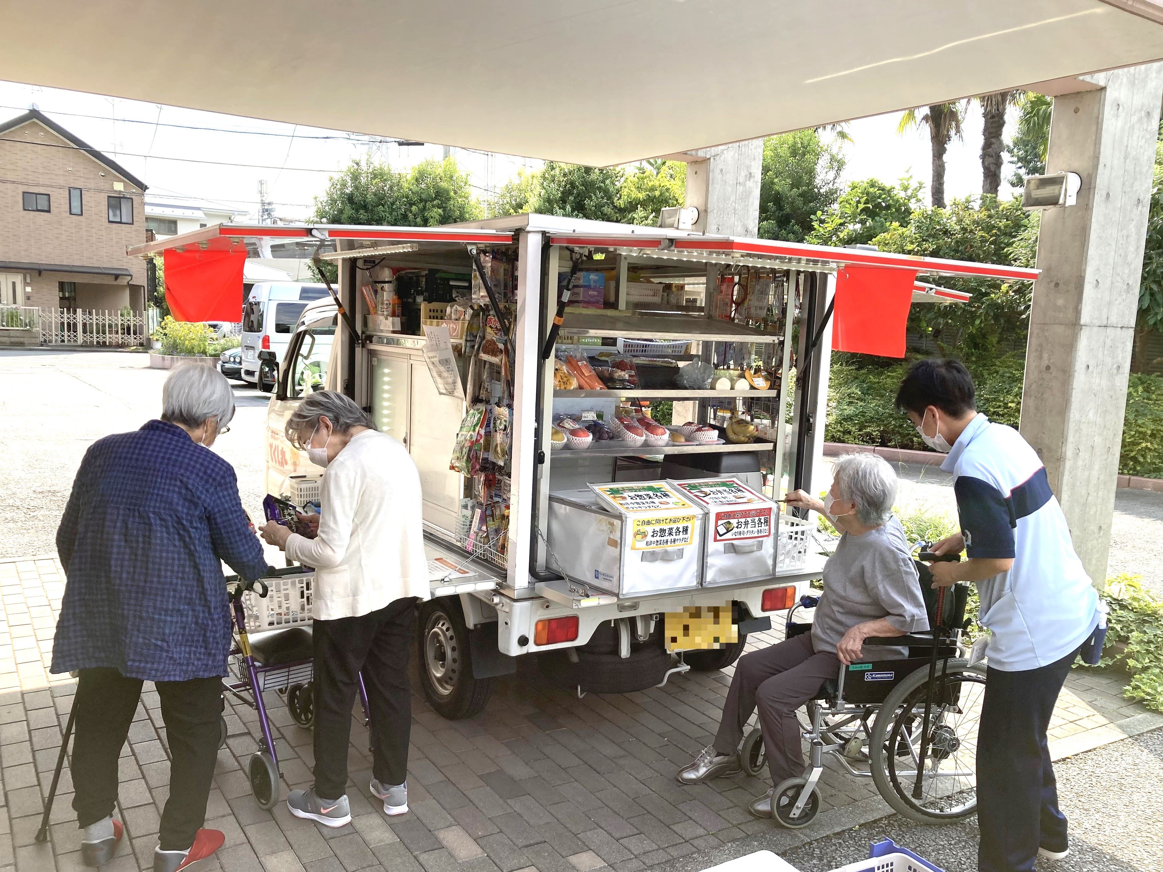 移動スーパー  とくし丸