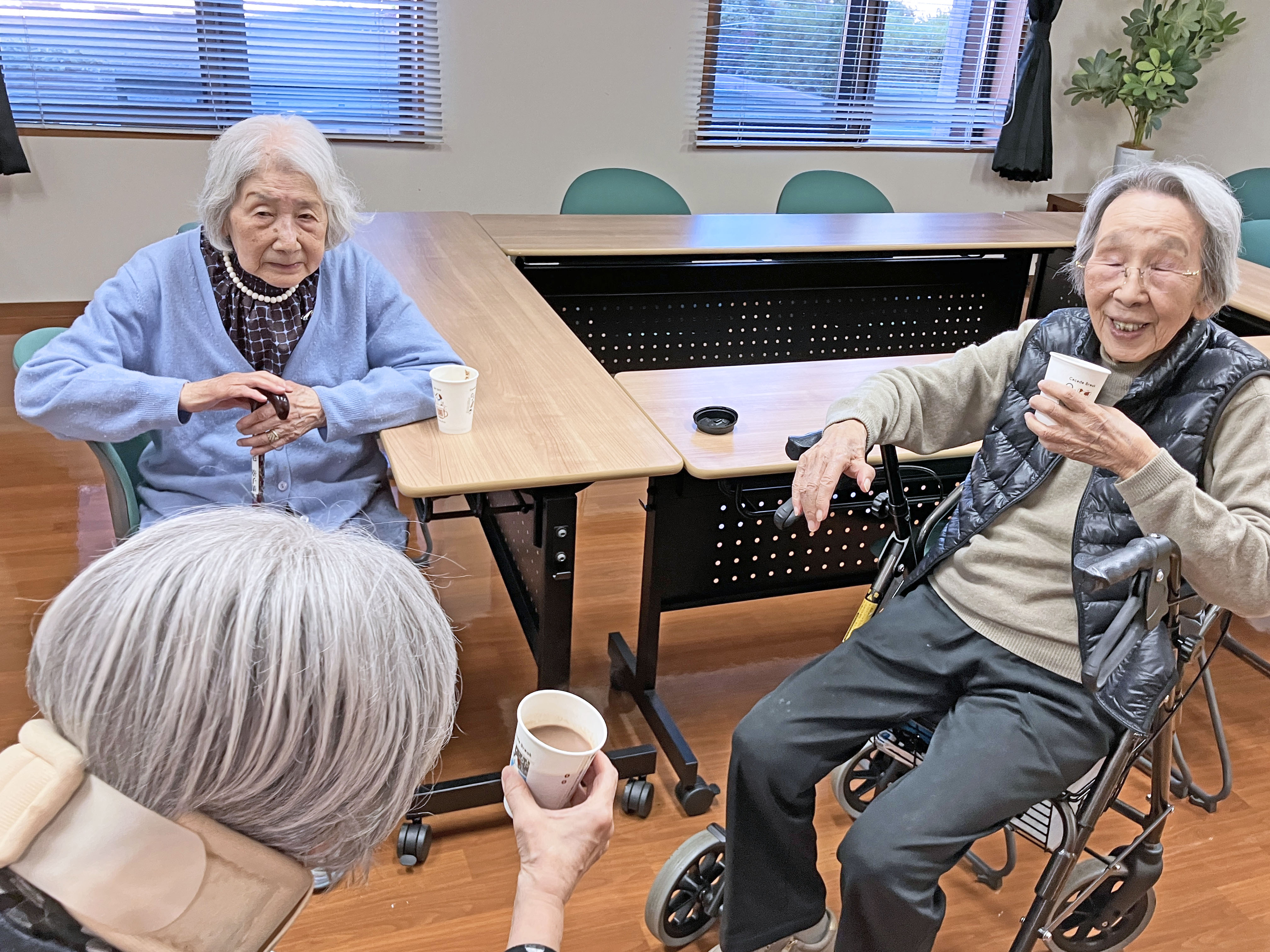 コミュニケーションルームでのお茶会～ご入居者の日常～
