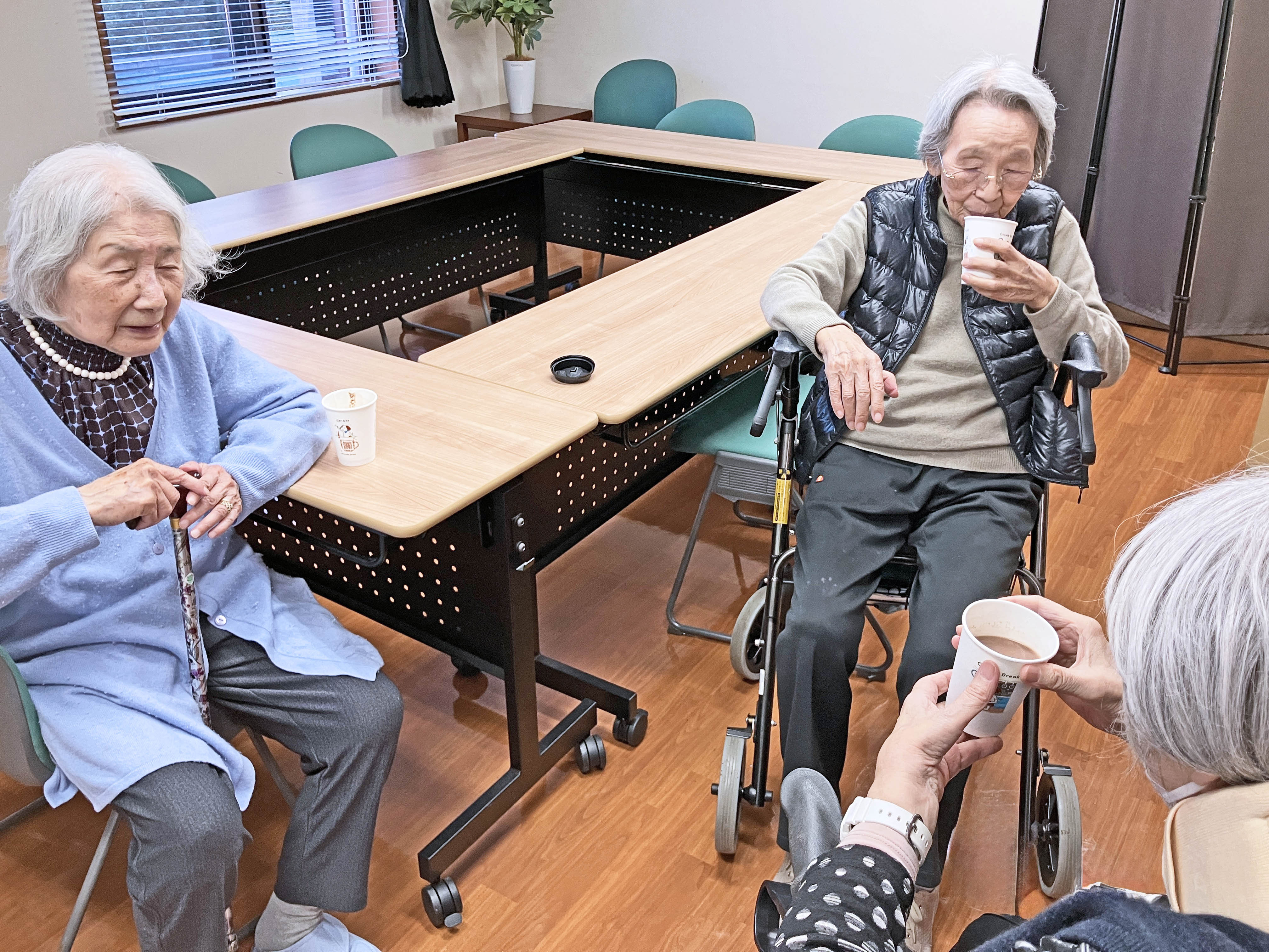 コミュニケーションルームでのお茶会～ご入居者の日常～