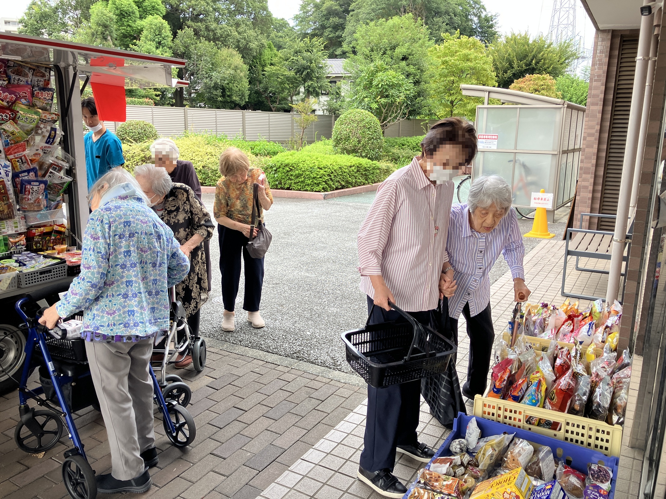 移動スーパー「とくし丸」