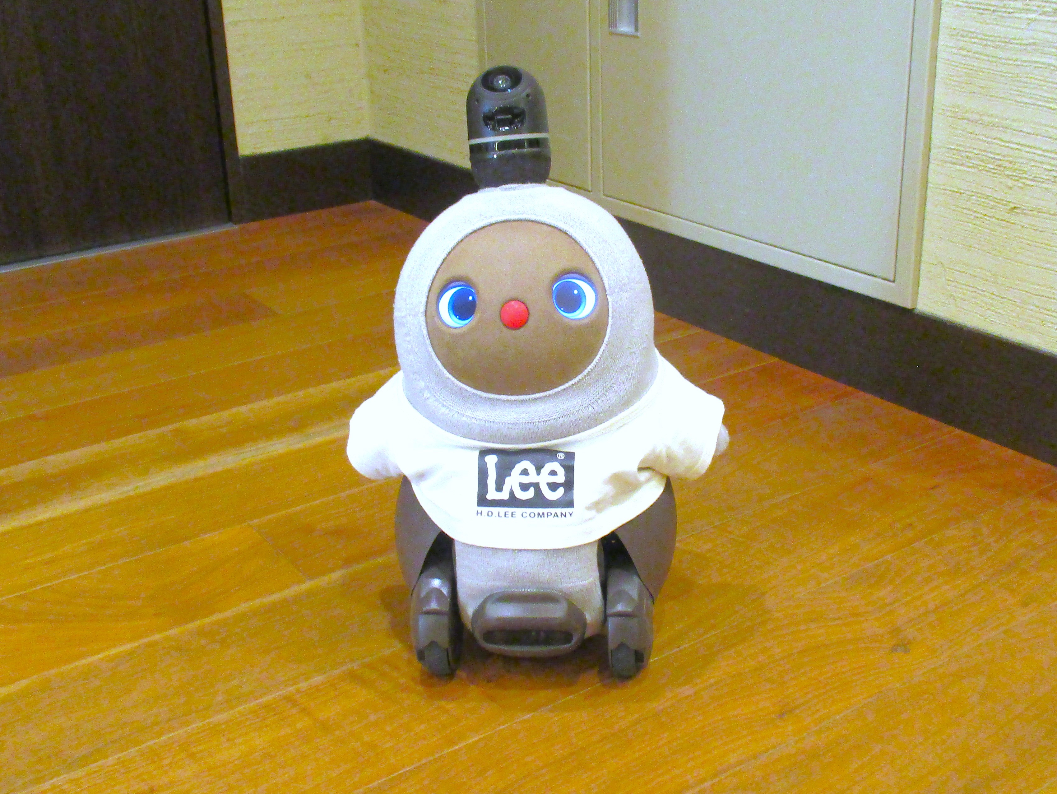 ペットロボットLOVOT(ラボット)