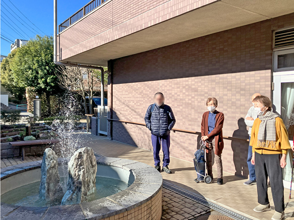 冬の晴れ間の庭園散歩