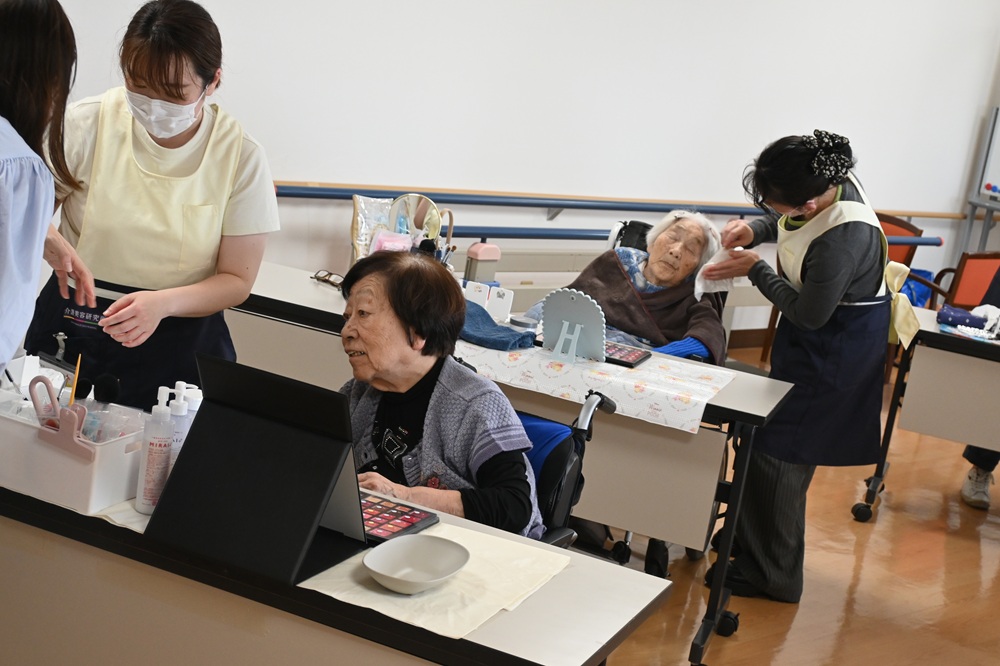 介護美容レクリエーション