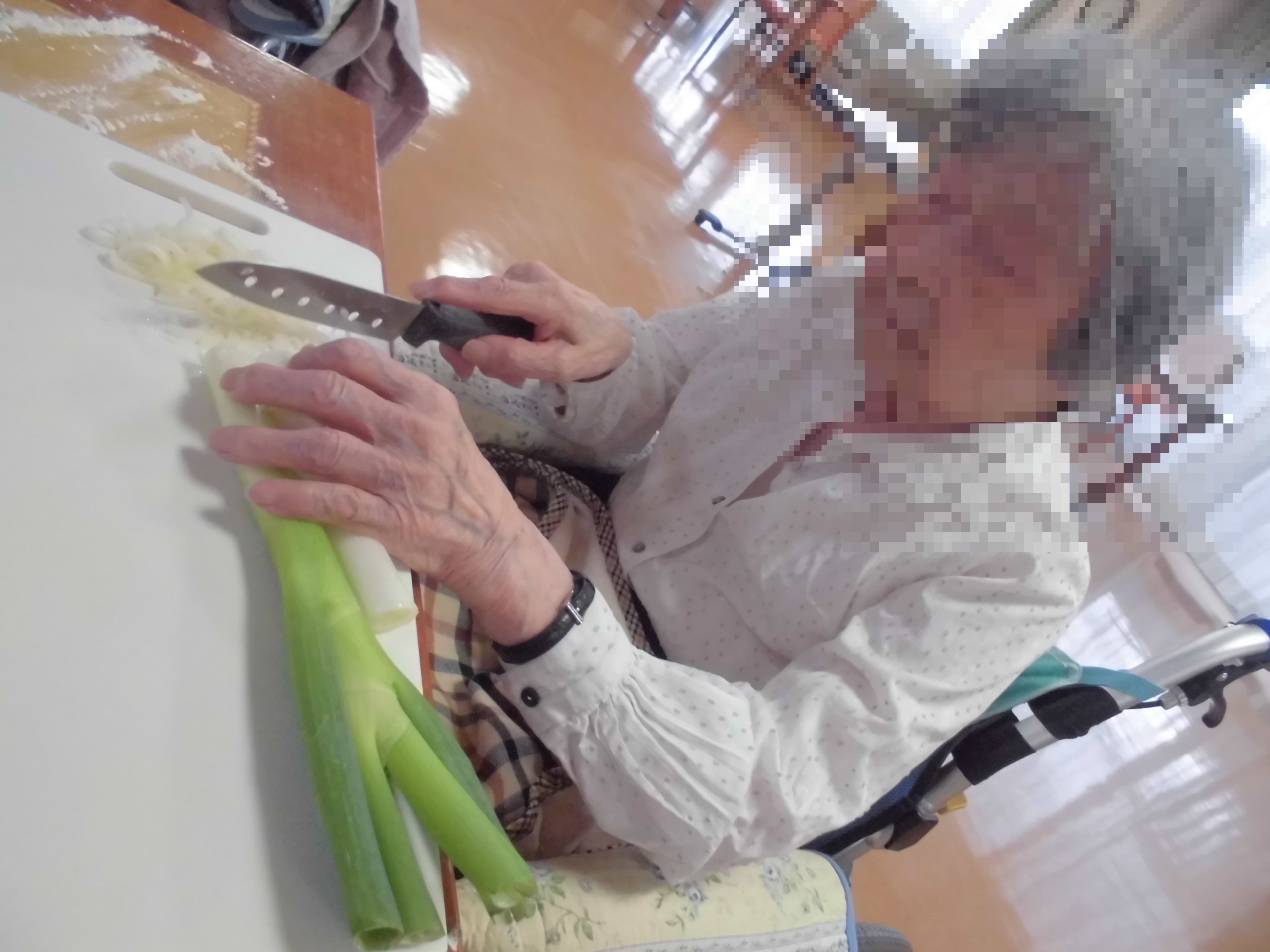 ご入居者の日常（うどん作り）