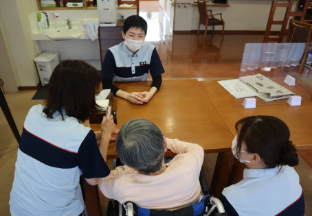 ご入居者：介護・看護スタッフ＝1.5:1の充実した人員体制