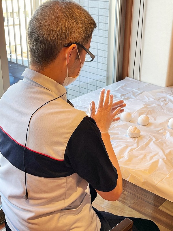 2月24日　粘土細工　雛人形作り準備