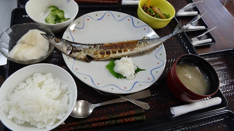 季節を感じるイベント食“秋刀魚の塩焼き”