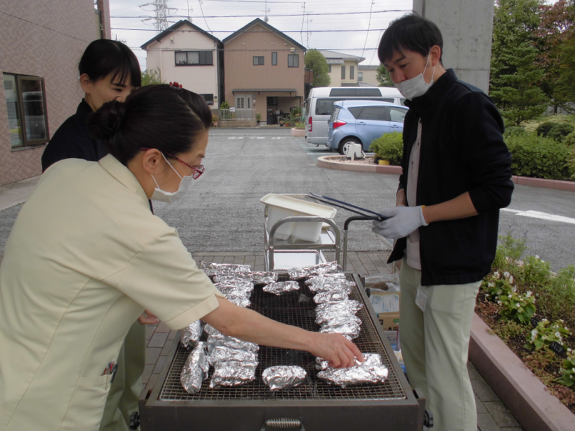 11月3日　焼き芋会を開催しました。