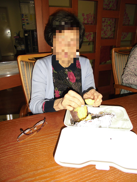 11月3日　焼き芋会を開催しました。