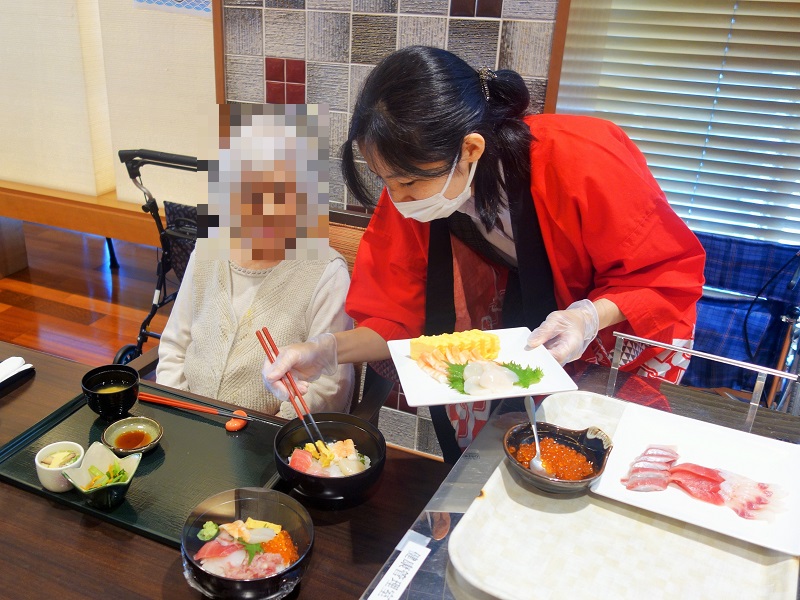 5月17日　バイキング　お好み海鮮丼